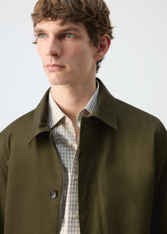 Water-repellent jacket with hidden zip