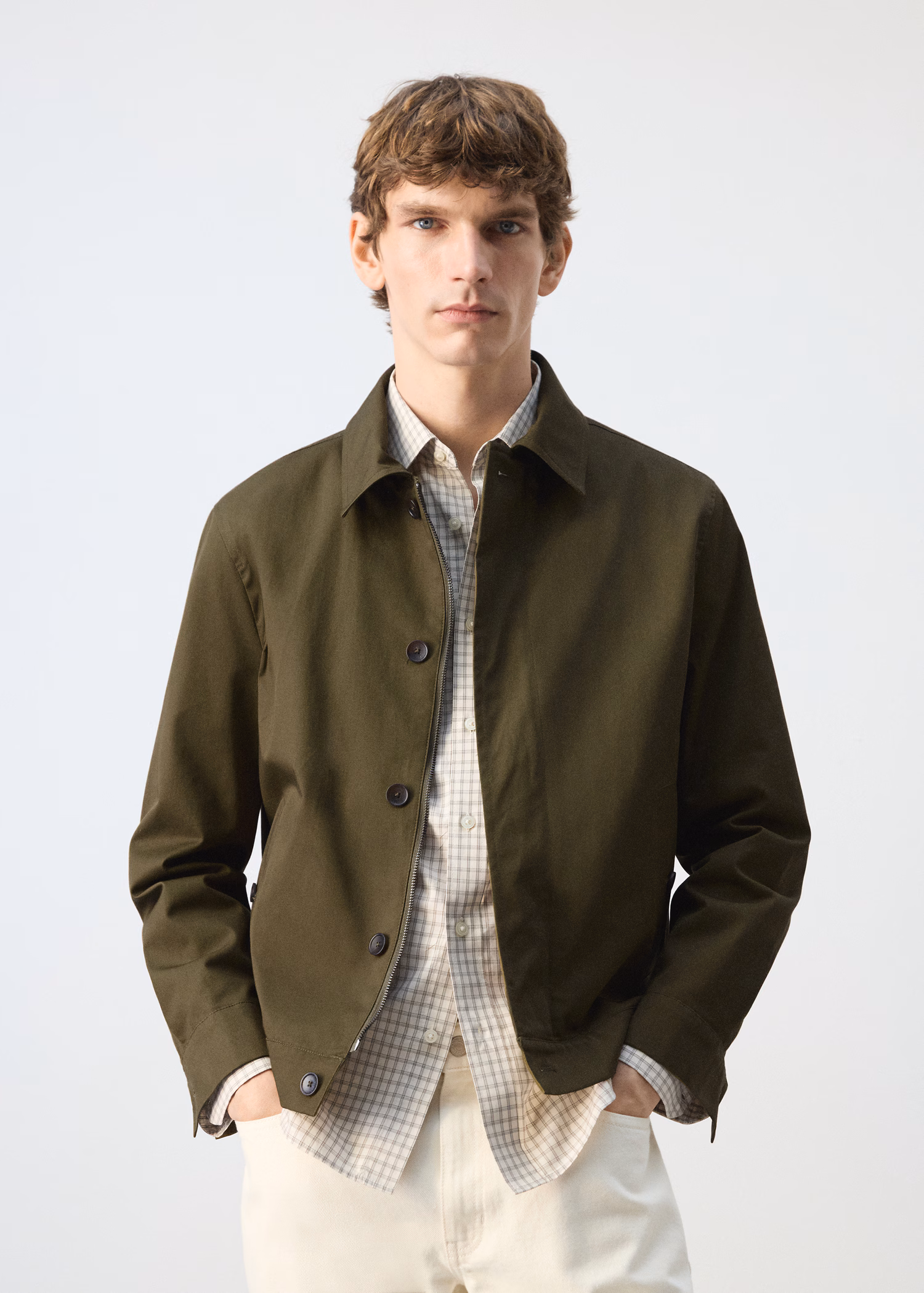 Water-repellent jacket with hidden zip