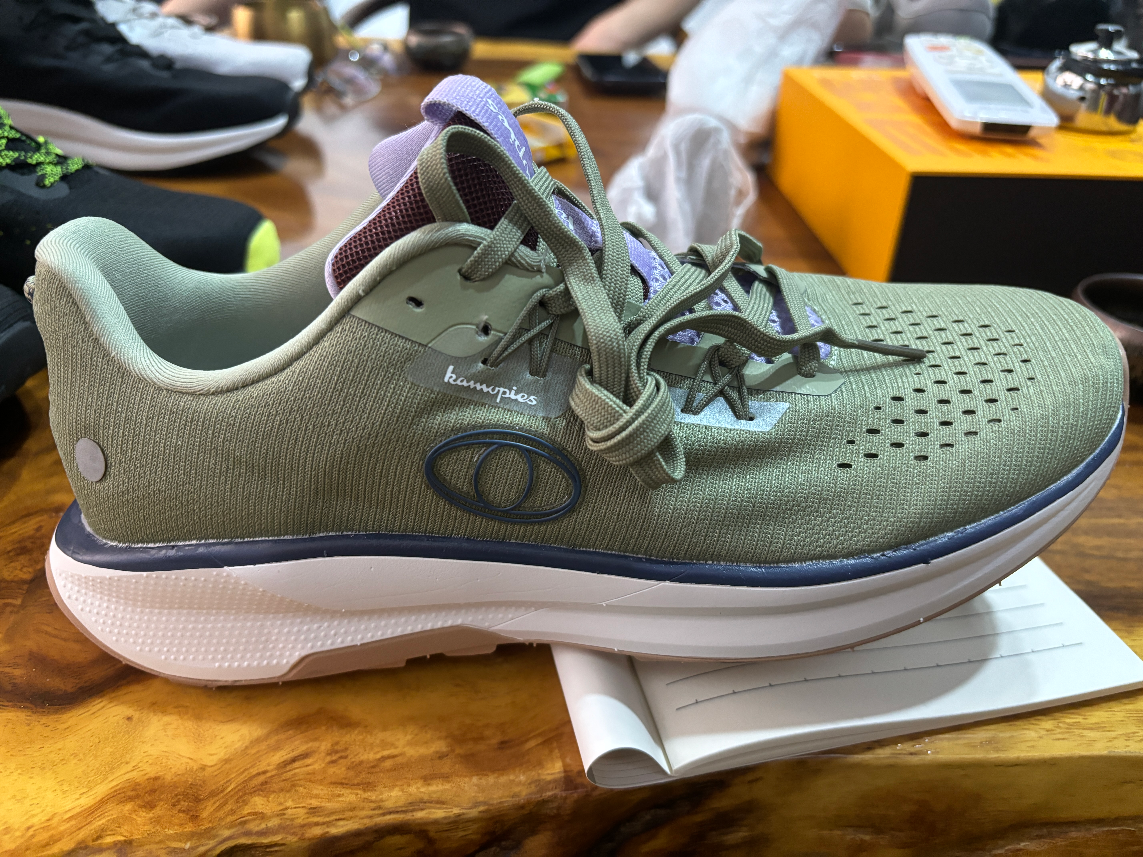 casual sports shoes