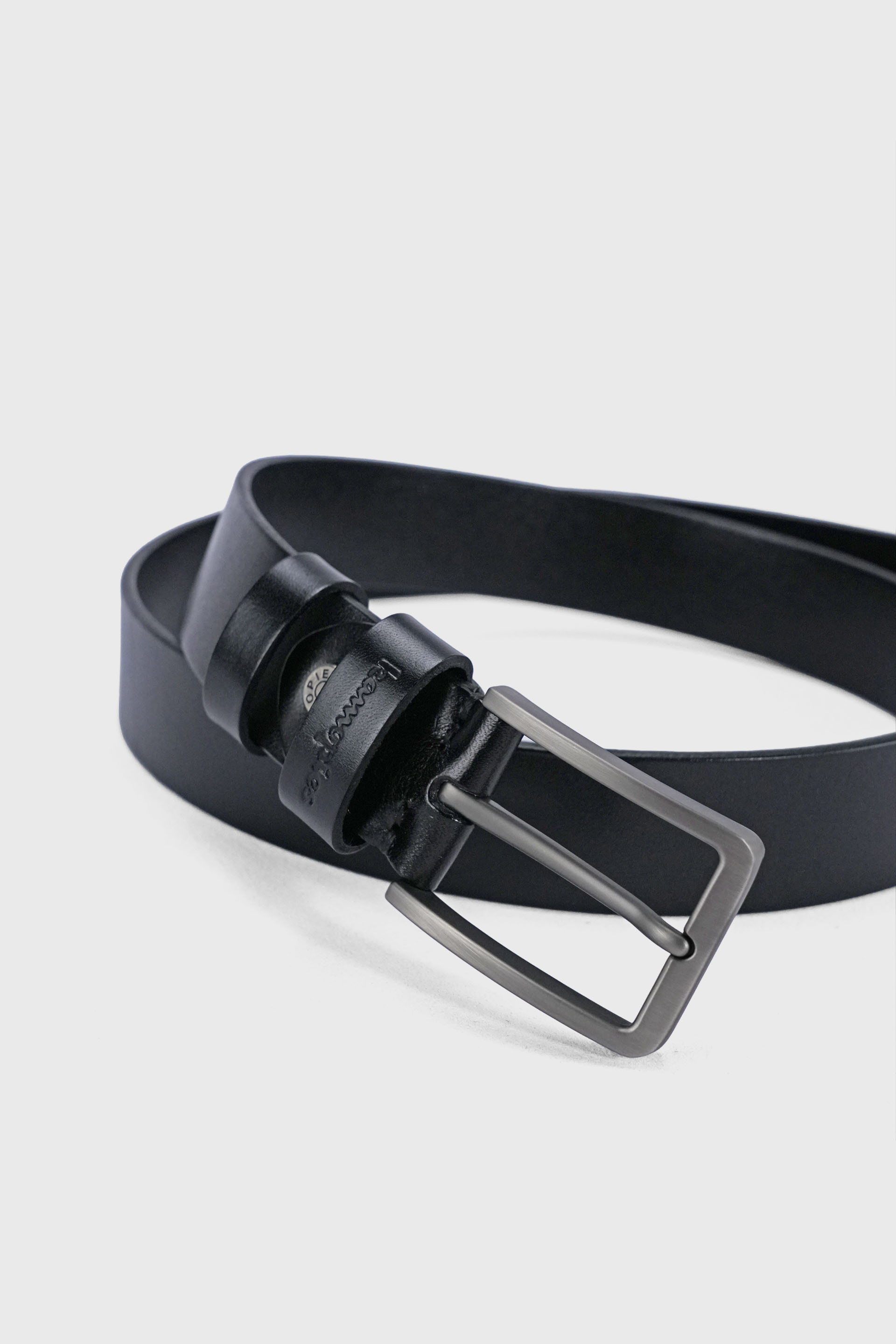 MINIMALIST LEATHER BELT