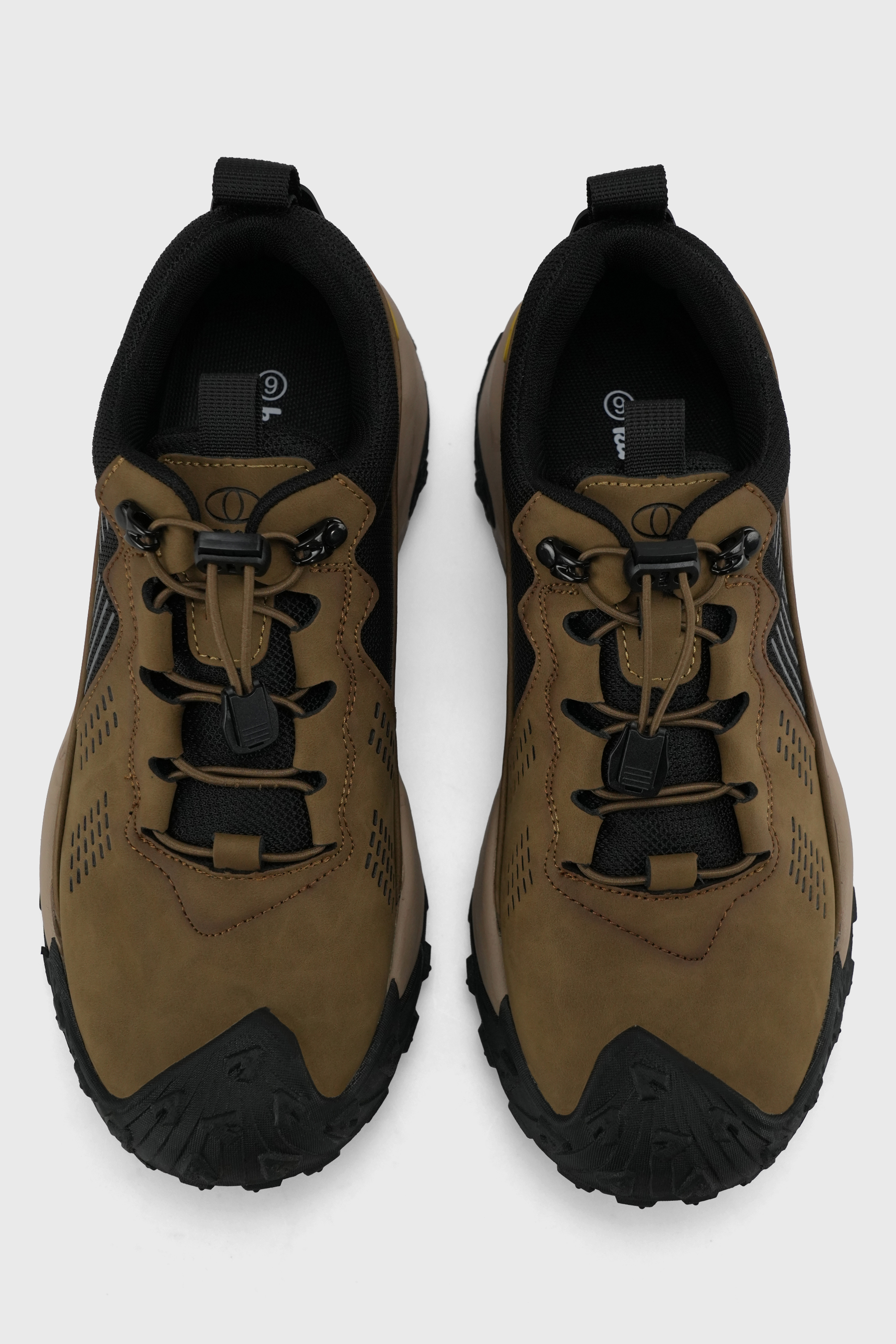 HIKING SHOES 